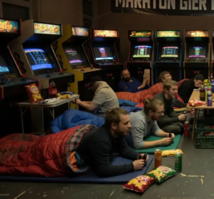 Nocny maraton gamingowy przy klasycznych automatach arcade